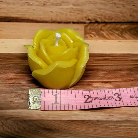 Mother's Day Pure beeswax candle gift box with rose, tulip and gnome candles - Picture 3 of 9